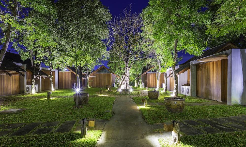 Into The Forest Resort Bangkok Exterior photo
